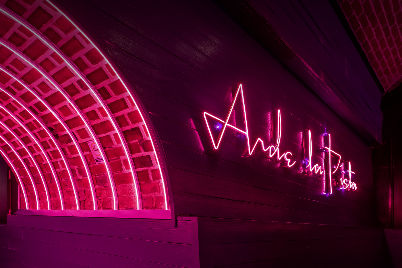 ejemplos_identidad_corporativa_restaurante_mala_81