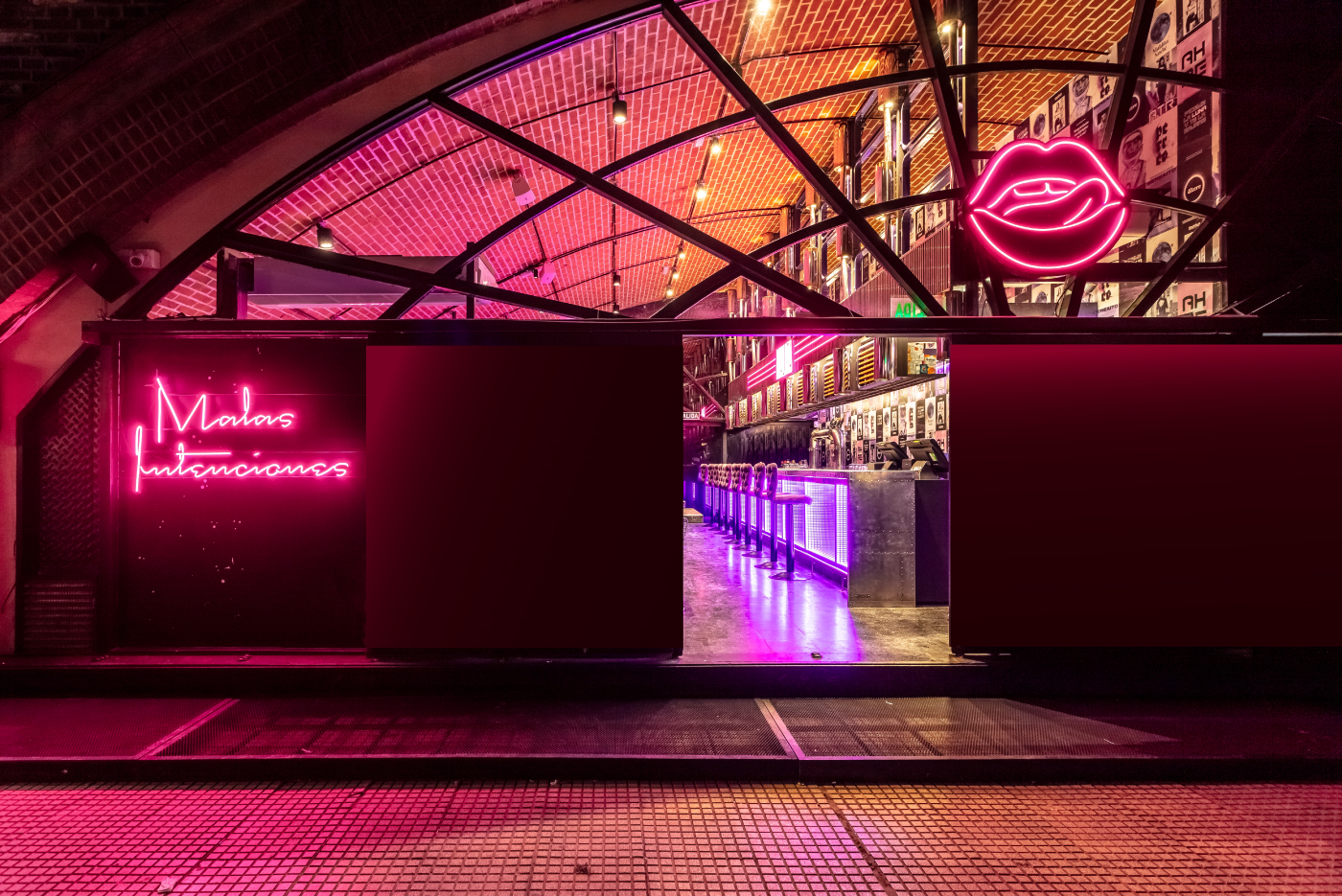 ejemplos_identidad_corporativa_restaurante_mala_82