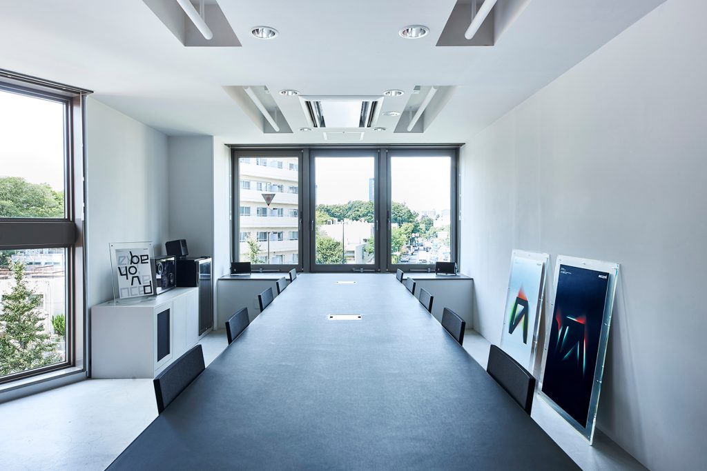 tendencias-diseno-logo-letter-play-15