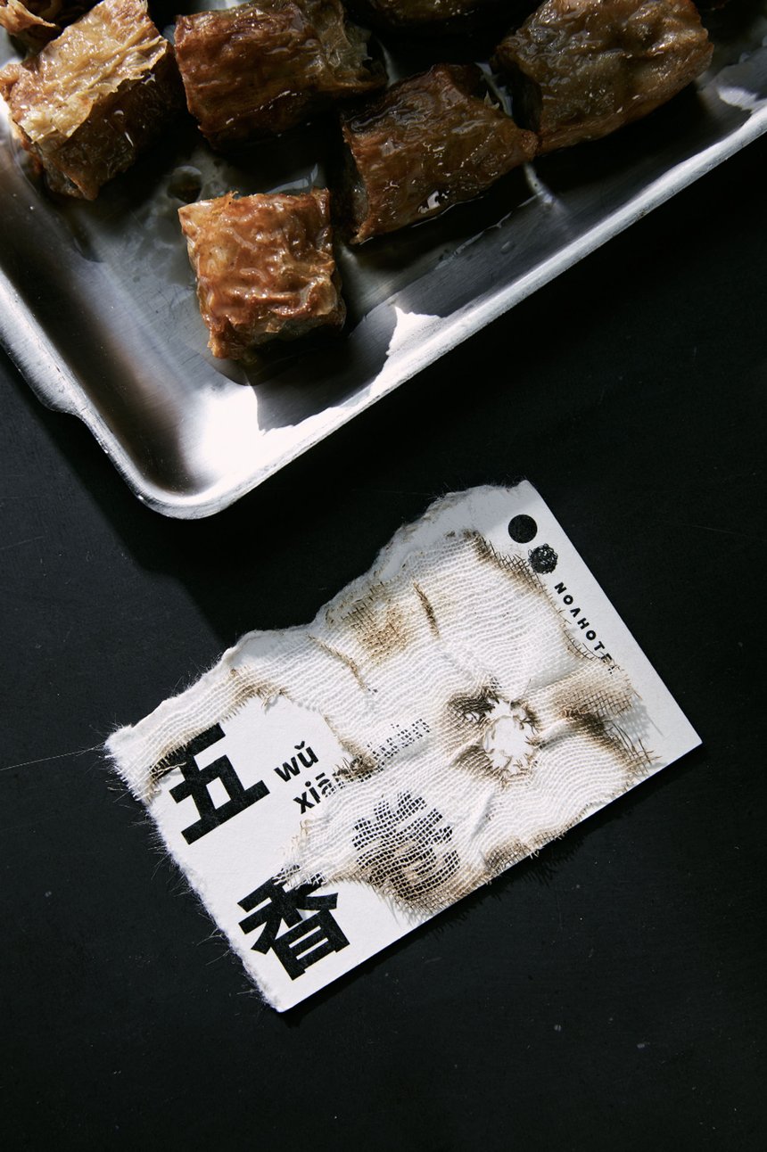 mejores-tarjetas-visita-2022-noa-hotel-01