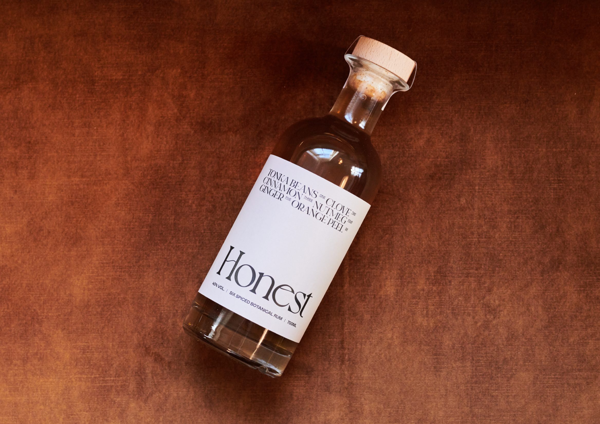 diseno-packaging-bebida-alcohol-honest-rum-05