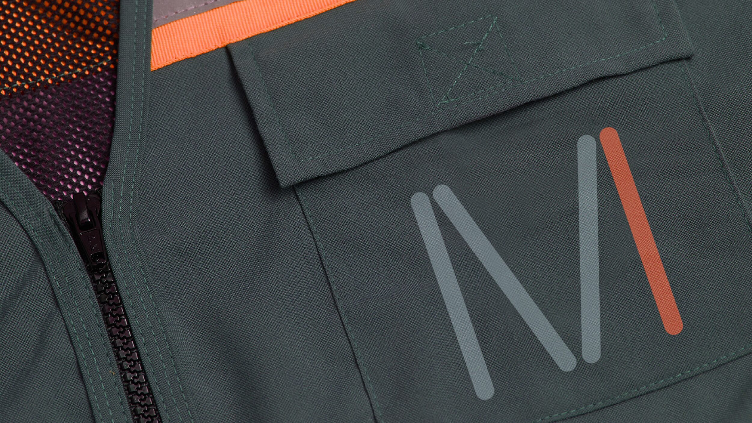 Maestro Technologies instalación tridimensional naranja